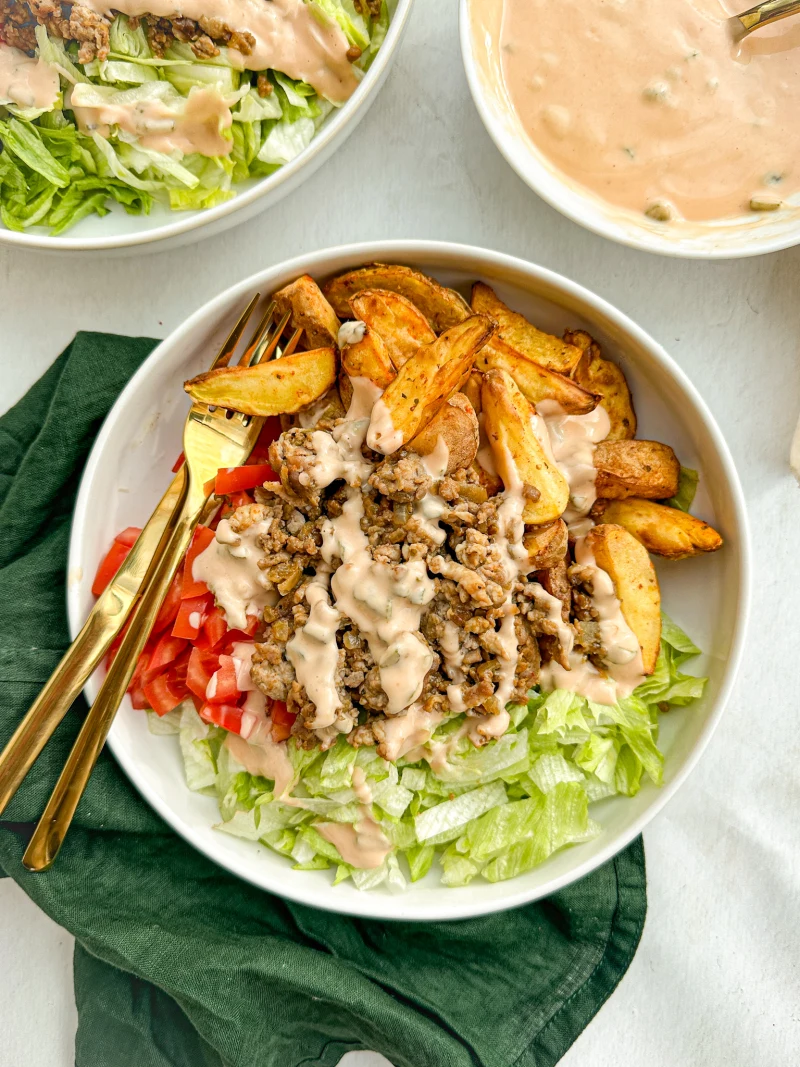 Salát a lá Burger (Burger bowl)
