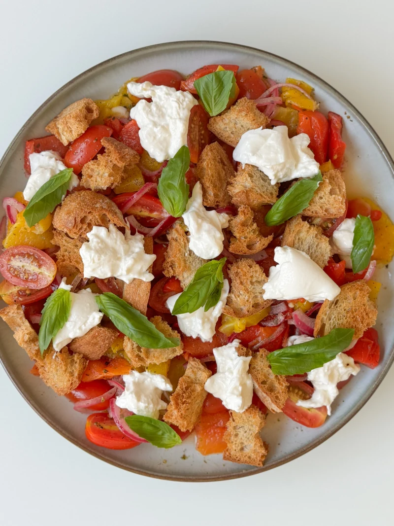 Panzanella s pečenými paprikami